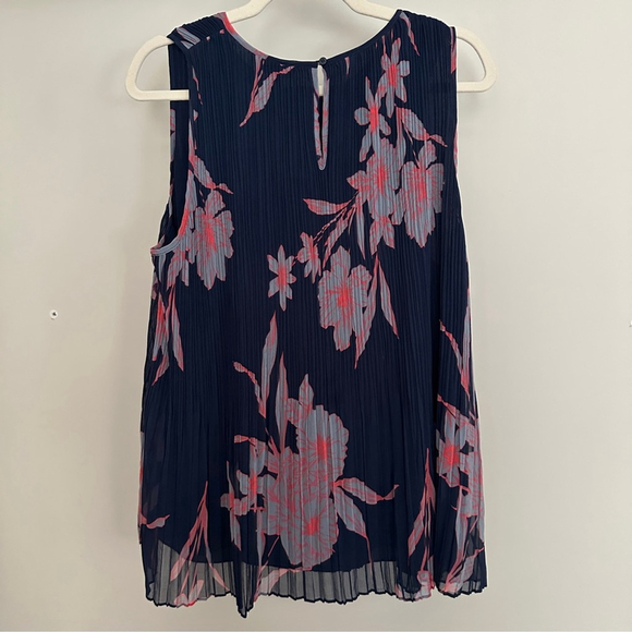 Halogen Pleated Floral Navy Sleeveless Top Flowy - 1X - Picture 3 of 3